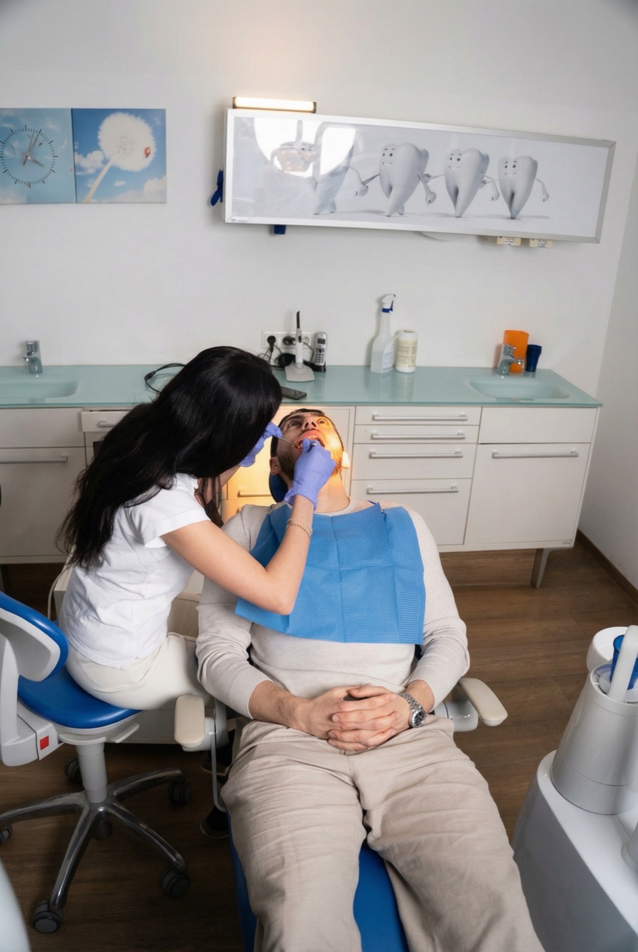 Zahnbehandlung bei Dr. Hussein in der Zahnarztpraxis Wien